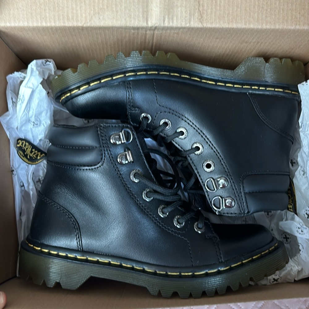 Dr Martens( New)Never Worn Sz 6 Uk 4